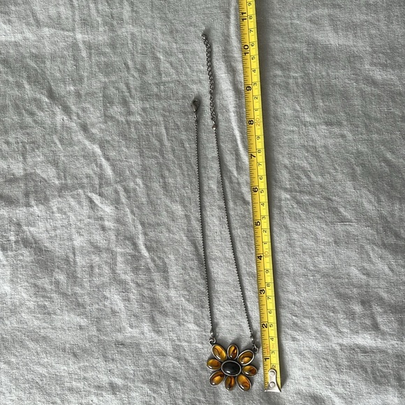 Tortoise shell flower necklace with lobster claw closure - Picture 7 of 7